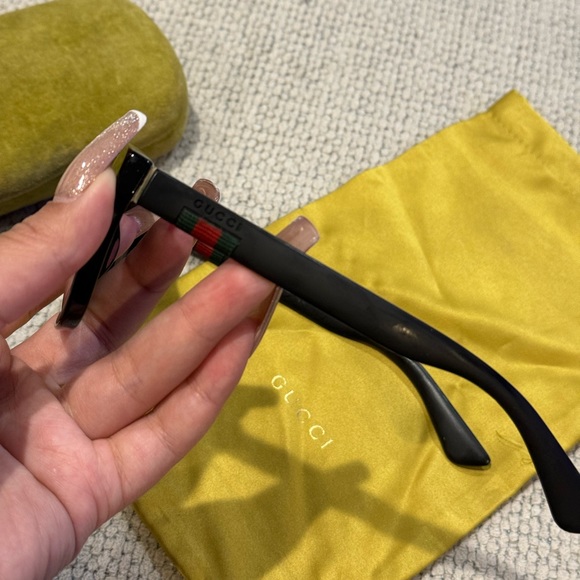 Men’s Gucci Sunglasses - Picture 4 of 9